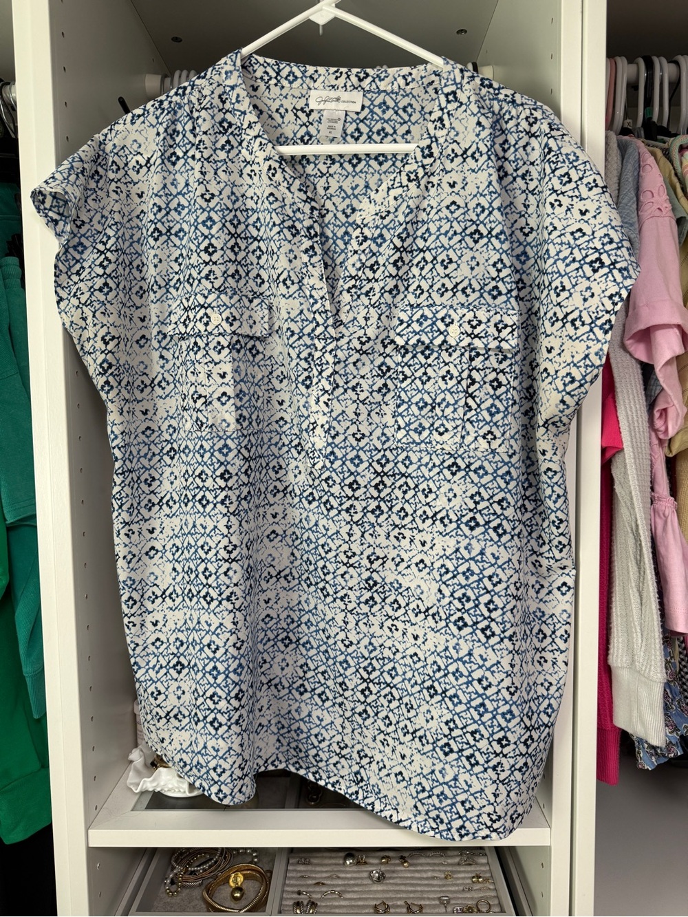Jaclyn Smith Blue and White Short-Sleeve Pullover Blouse